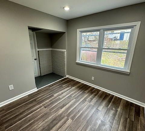 2nd image of 35 Maple Ct