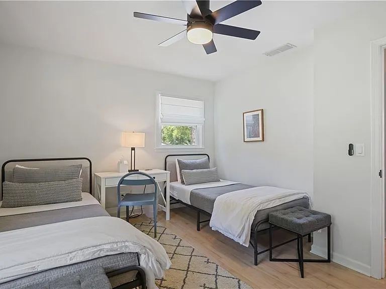 677 Hillandale Cir SW — Photo 16
