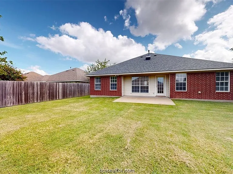 2404 Trace Mdws — Photo 24