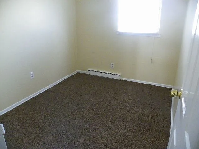 Willow Gardens Apartments — Photo 11