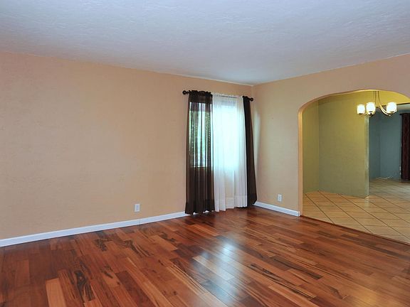 4th image of 2702 E Malvern St