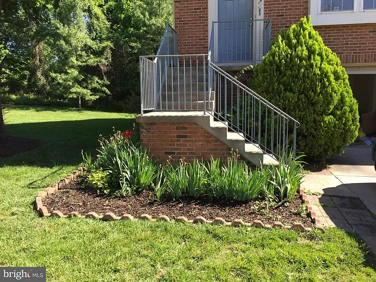 10421 Heathside Way — Photo 3