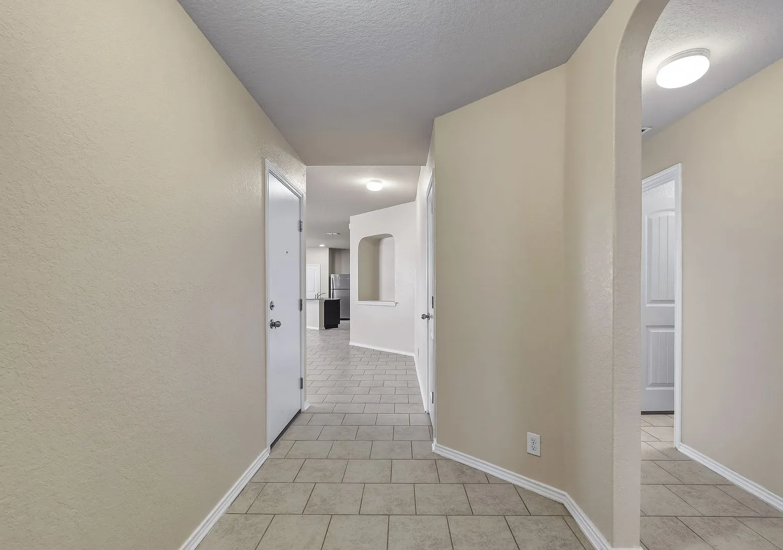 Large one story in Valley Ranch — Photo 3