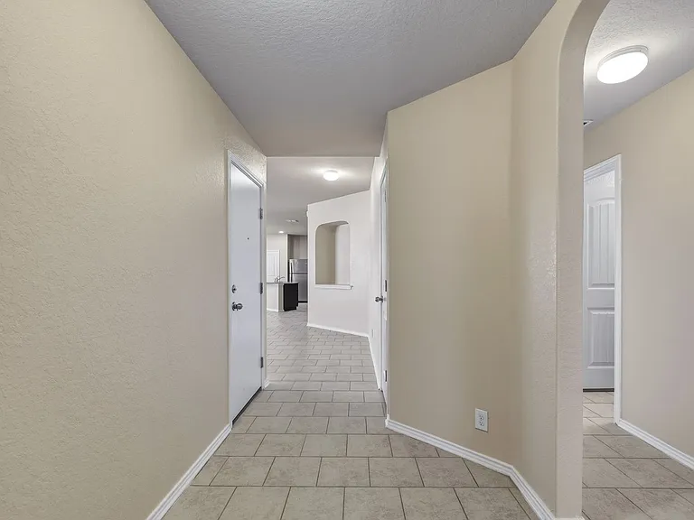 8810 Double Oak — Photo 3