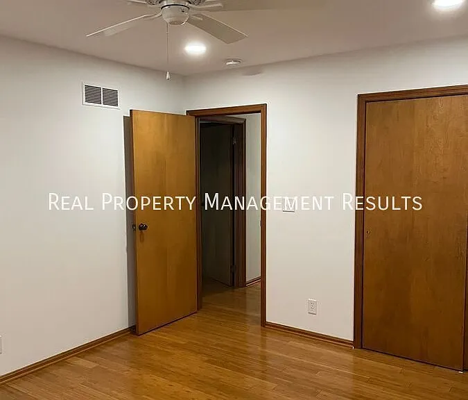 603 W Water St — Photo 15