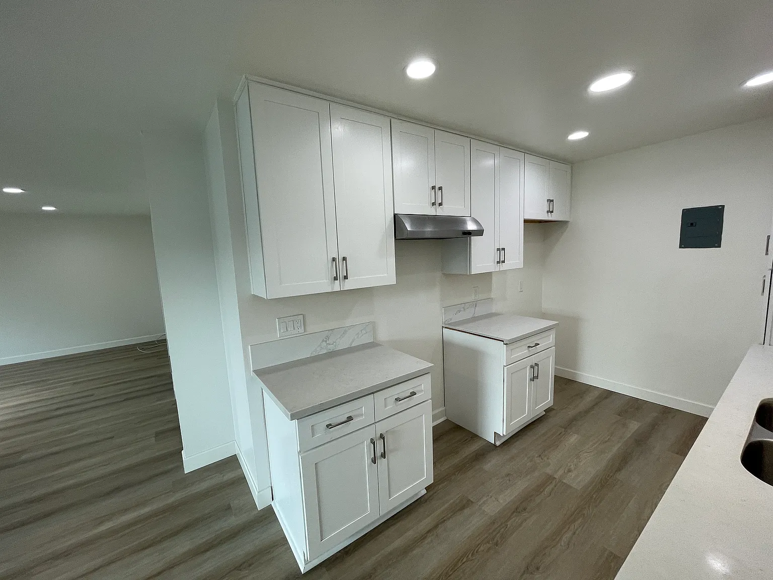 413 N Tustin Ave — Photo 2