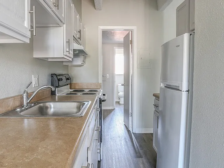 Charmel Apartments — Photo 7