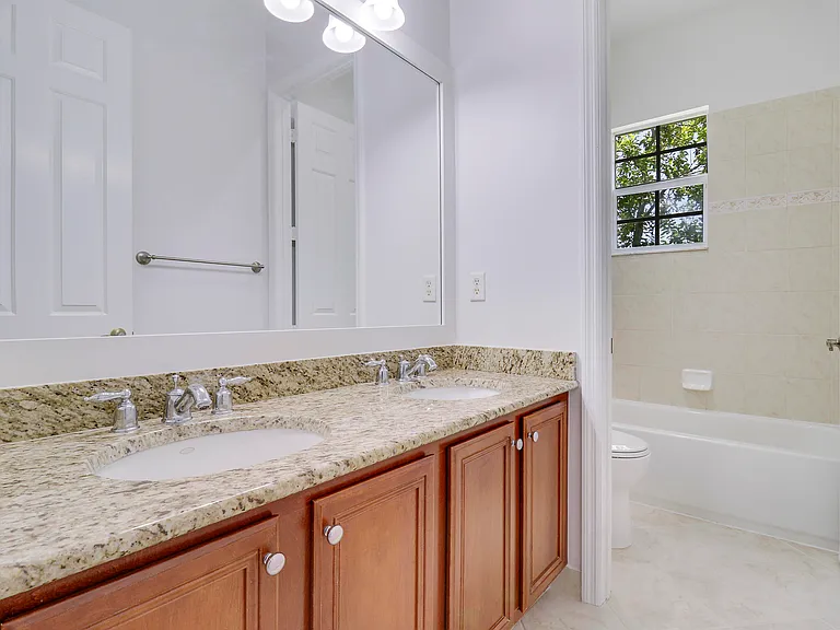 112 Dunmore Dr — Photo 29