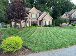 8813 Sawtooth Ct, Kernersville, NC 27284
