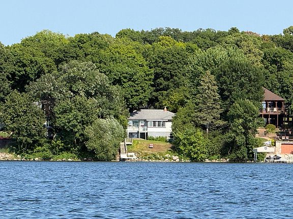 5th image of 1360 E Shore Dr