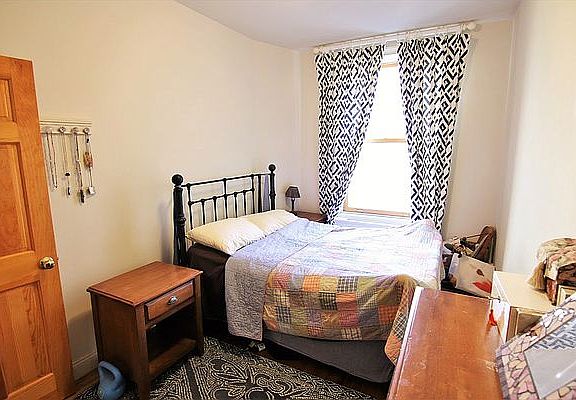 5th image of 318 W 77th St APT 4A