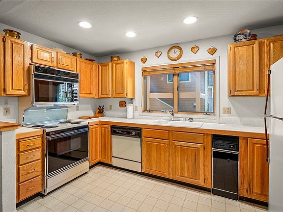 4th image of 170 Village Blvd Unit 22