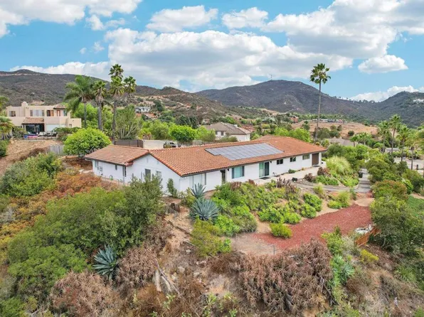 2068 Camino Culebra, Vista, CA 92084