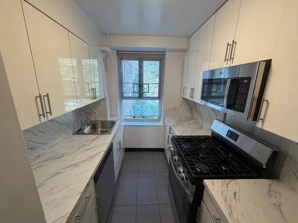 (undisclosed Address), Fresh Meadows, NY 11365