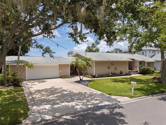 17 Freshwater Dr, Palm Harbor, FL 34684