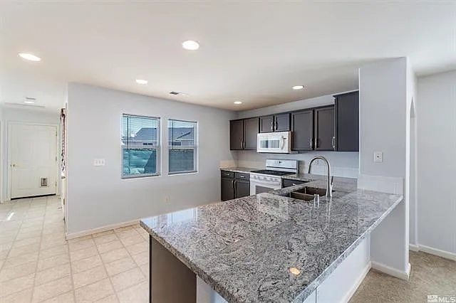 4 bed, 2030 sqft, $2,850 — Photo 2