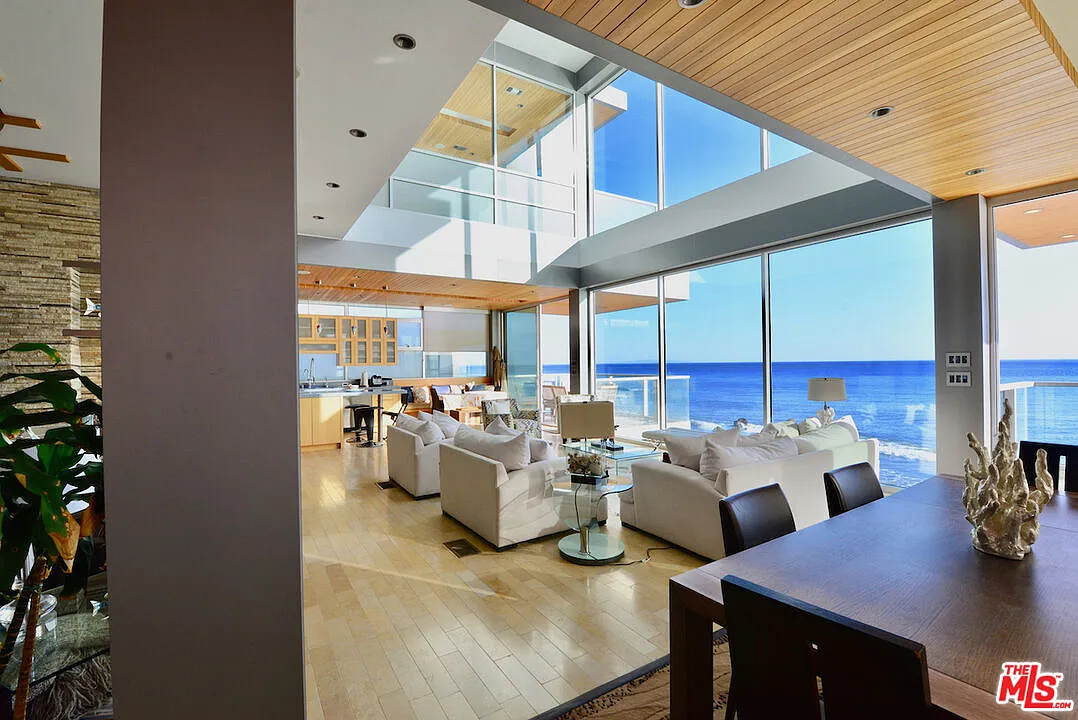 5 bed, 6.5 bath, 5766 sqft, $100,000 — Photo 3