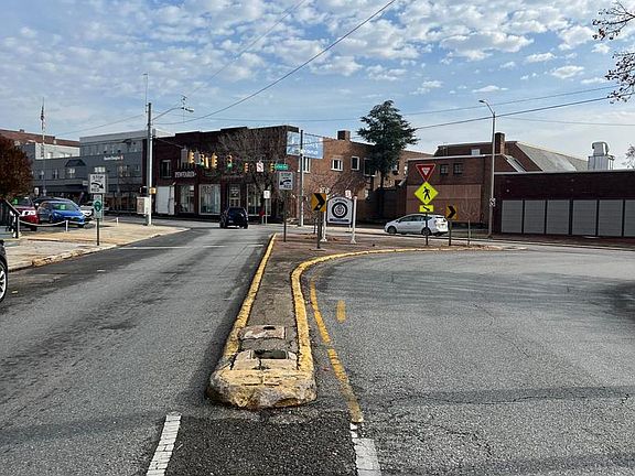 3rd image of 19 Carlisle Ave