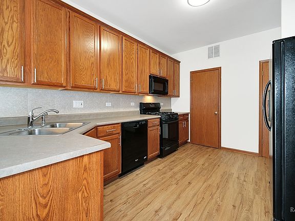 5th image of 325 N Patriot Dr