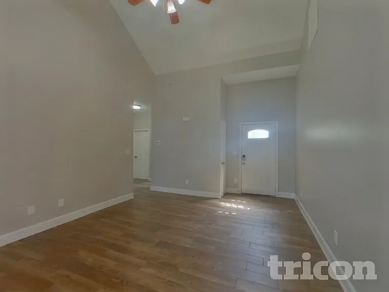 955 Ashland Ave — Photo 4