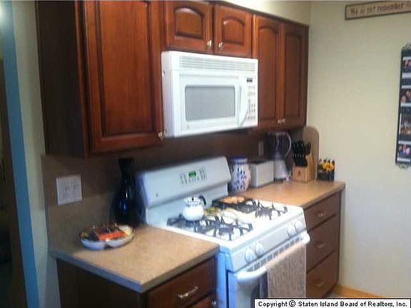 5th image of 20 Meadow Pl APT D