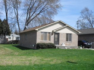 32370 Ruehle Ave, Warren, MI 48093