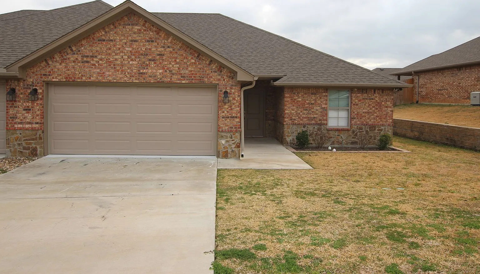 Beautiful 3 Bedroom 2 Bathroom Townhouse in South Tyler! — Photo 2