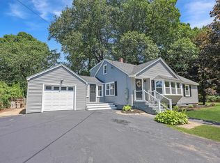32 Berry St, Derry, NH 03038
