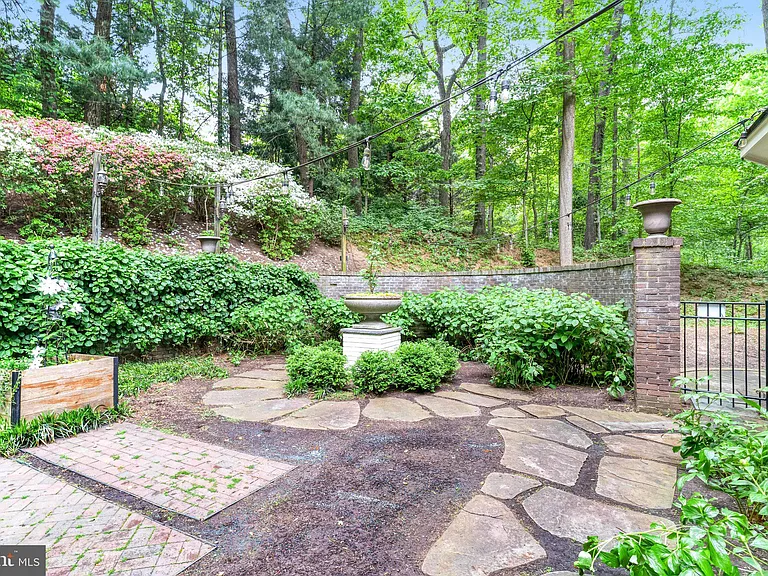 7845 Old Dominion Dr — Photo 17