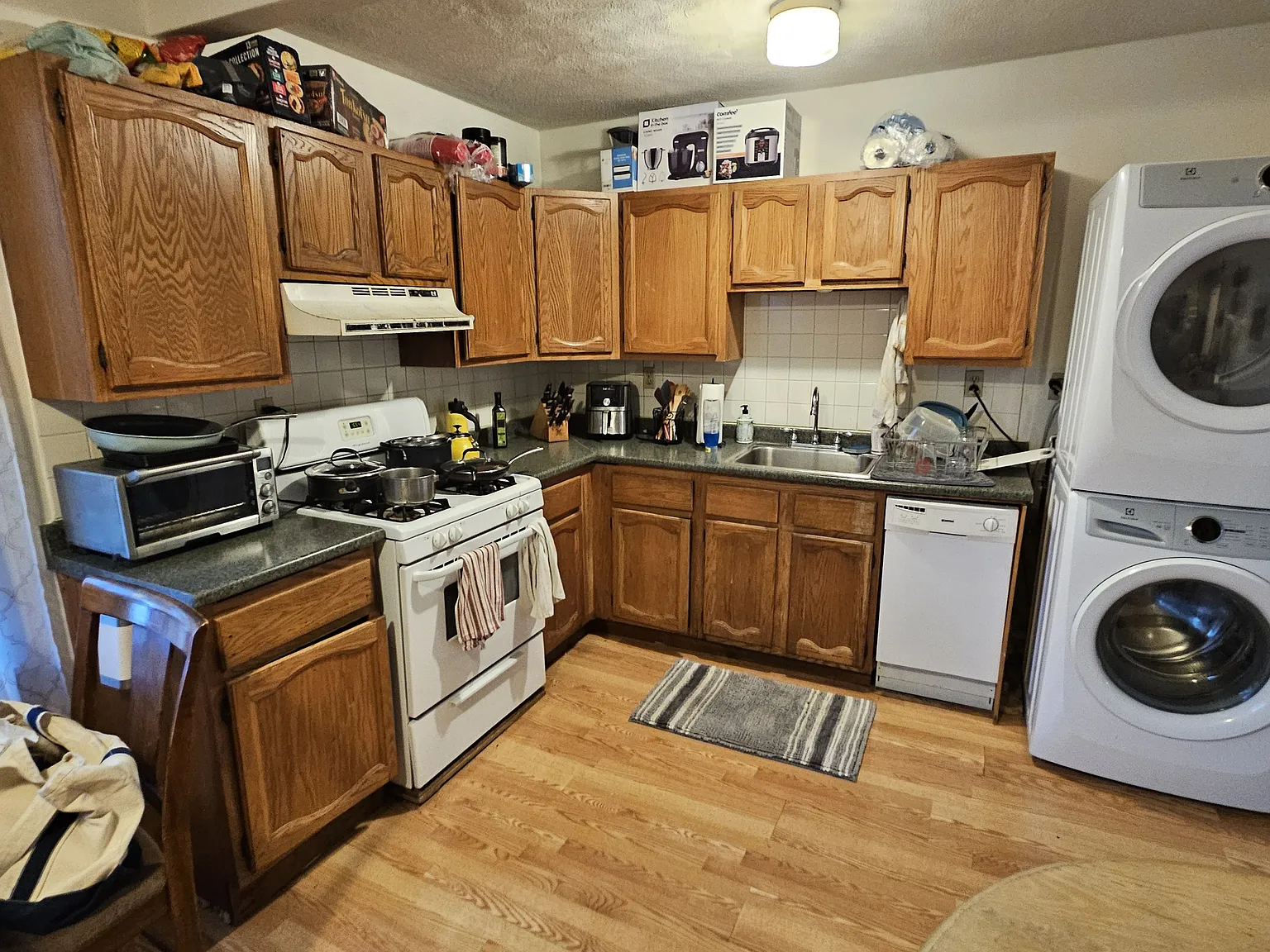 4 bed, 1400 sqft, $3,000 — Photo 2