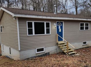 122 Brunn Ln, Greentown, PA 18426