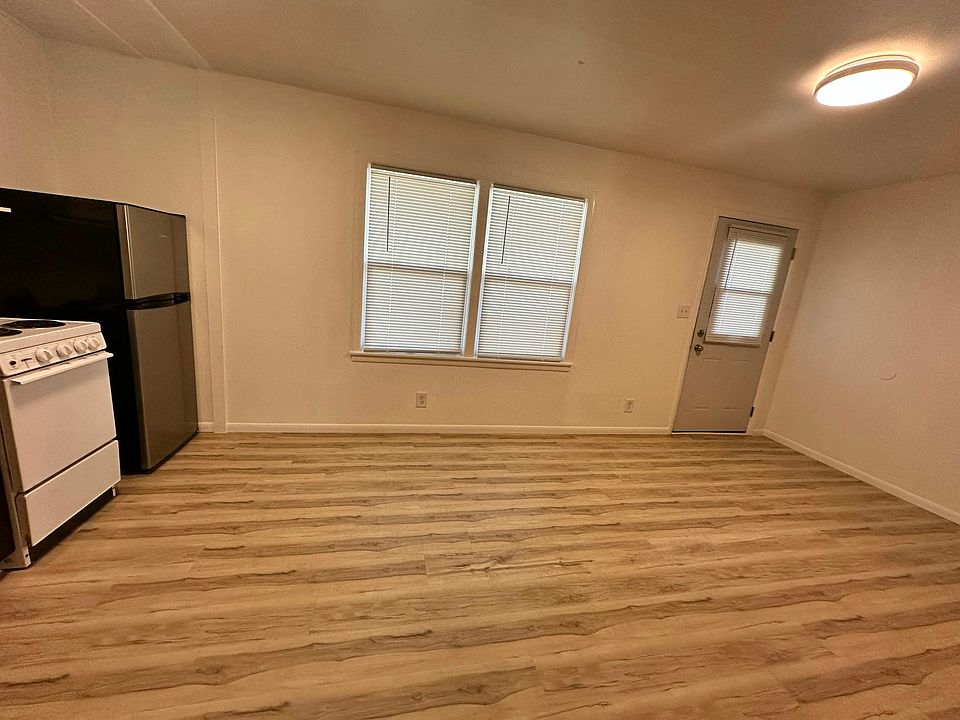 1st image of 525 E Omaha St #9