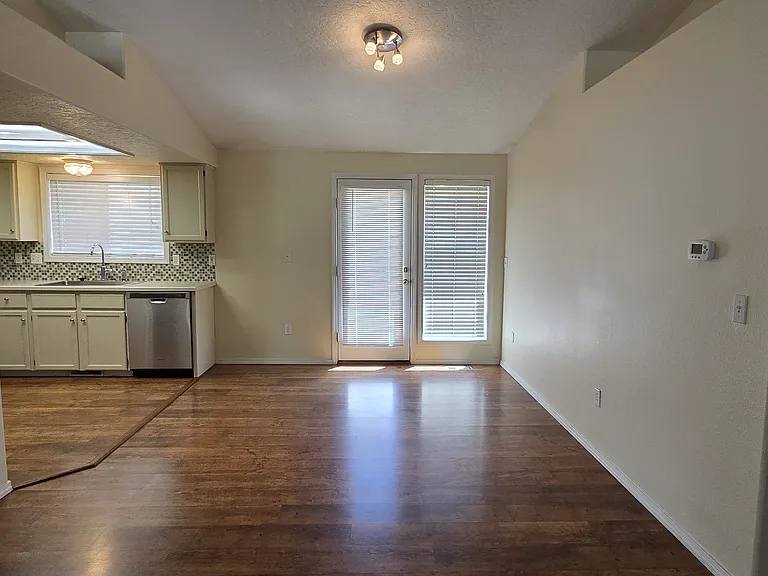 7264 N Parkcrest Ave — Photo 8