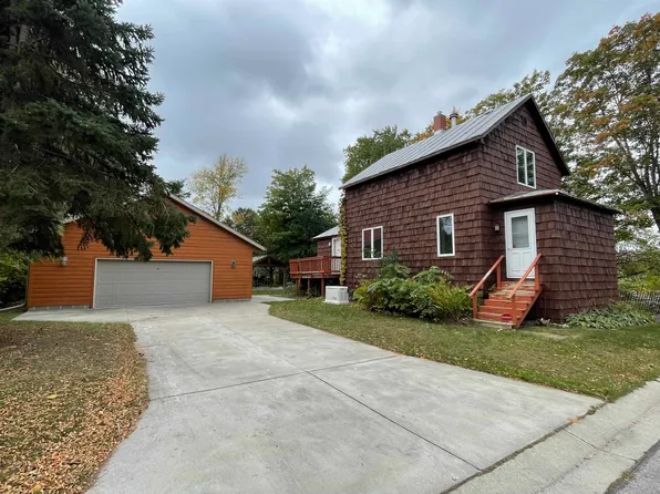 103 Pecor St, Oconto, WI 54153