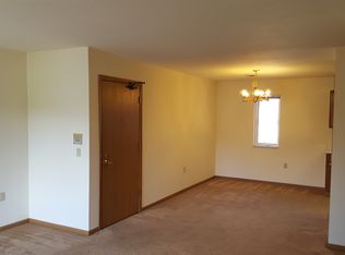 712 Kari St APT 8, Belleville, WI 53508