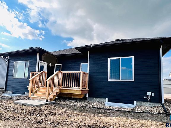 2nd image of 109 Atlantic Cir