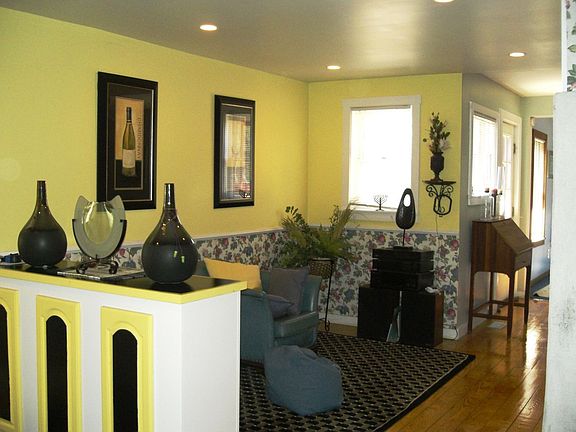 Sitting Room/Entry