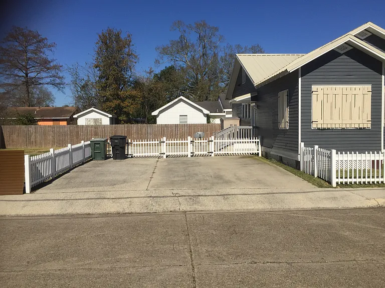 201 Williams Ave — Photo 5