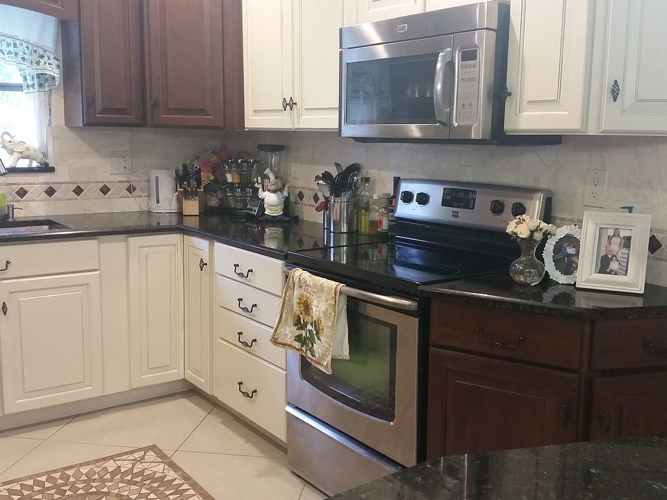2nd image of 507 N Pine Island Rd