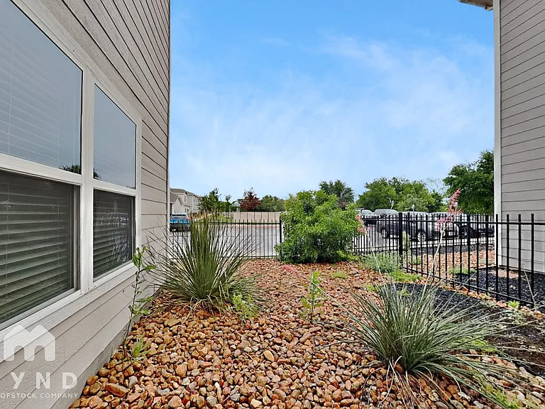 6104 Underwood Way — Photo 18