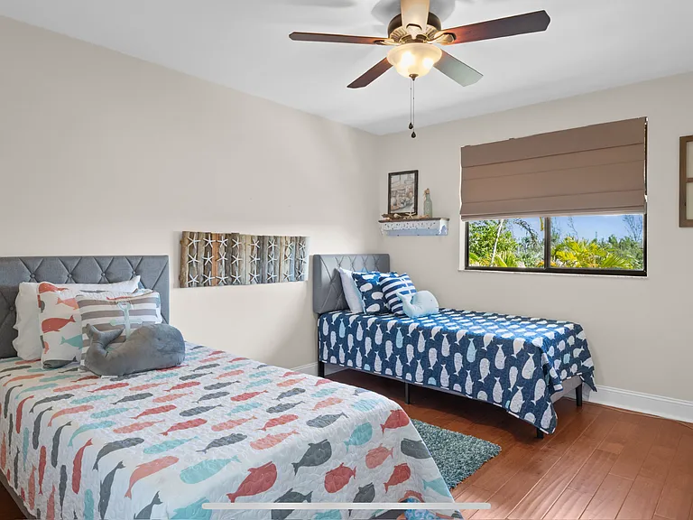 Twin beds, bedroom 3