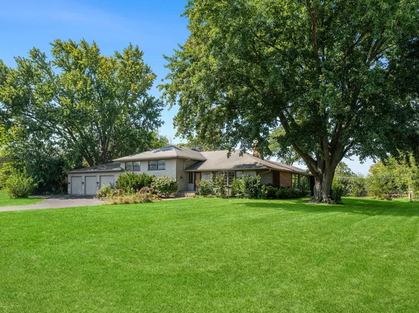 2250 White Oak Dr, Northbrook, IL 60062