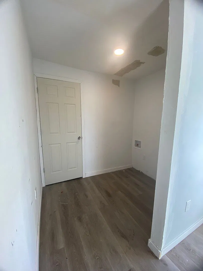 1380 Main St — Photo 2