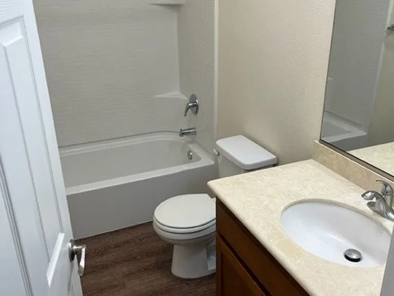 Luxe Ripon Apartments — Photo 45