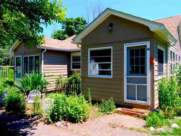 4 Friendly Cir, Kerhonkson, NY 12446