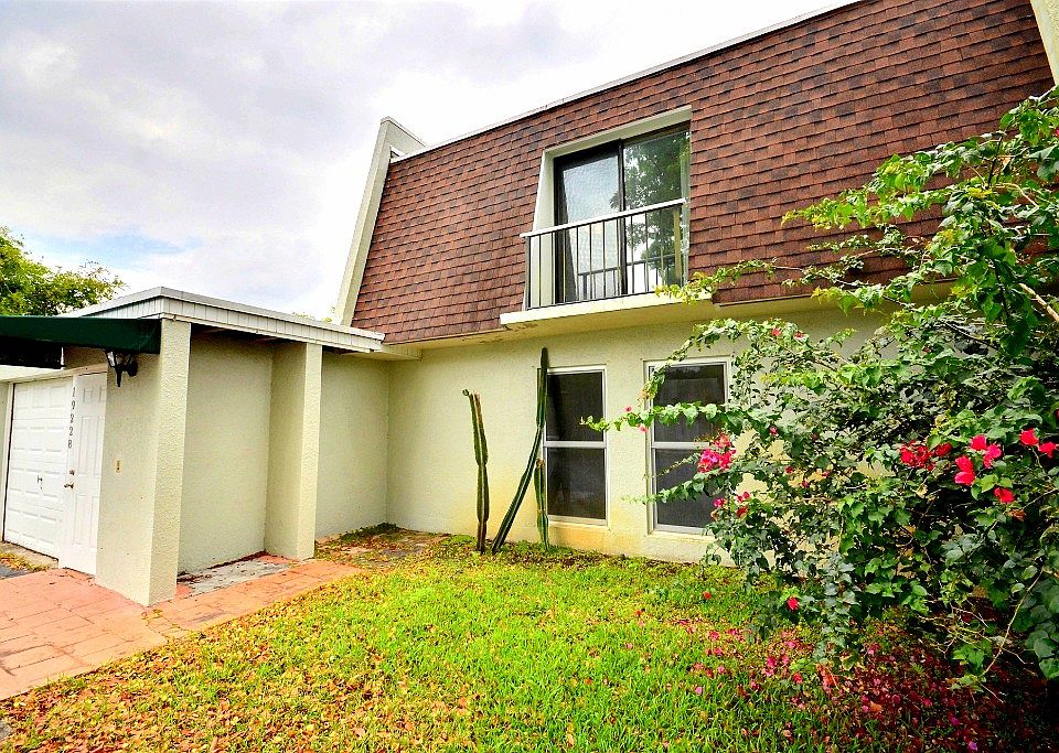 1st image of 19228 E Lake Dr