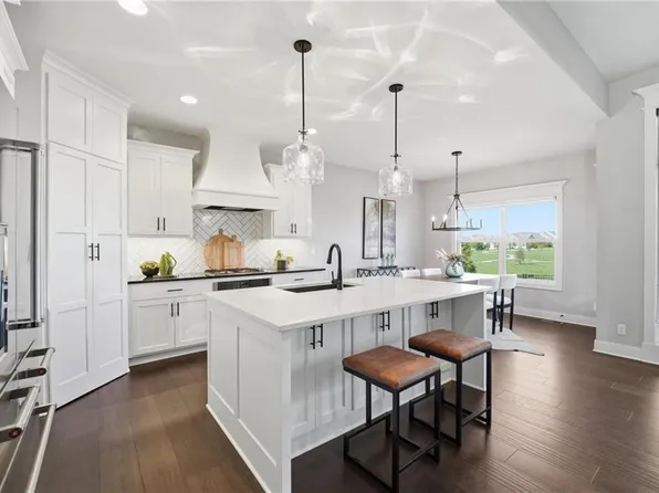 17404 Richards St, Overland Park, KS 66221