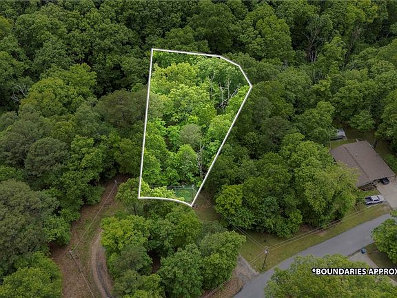 3rd image of 19 Bellingham Cir