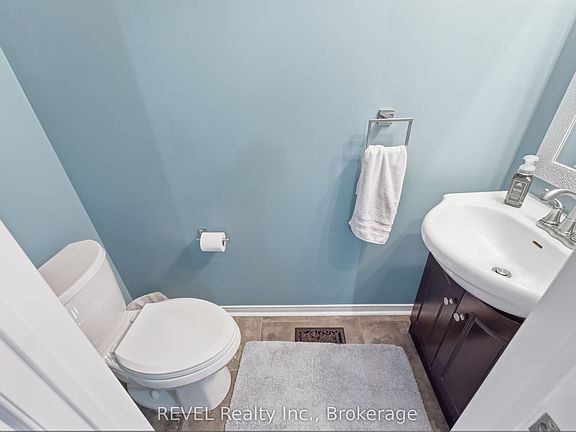 5th image of 20 Hayloft Ct