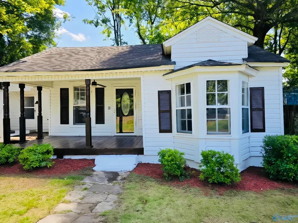 304 Chestnut St NE, Hartselle, AL 35640